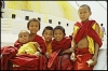 Непал 2004 г. Молодые монахи возле ступы Буднатх.