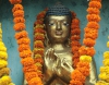 Украшенное цветами изображение Будды у ступы Махабодхи в Бодхгае. Бодхгая, Индия. Фото: Игорь Янчеглов.