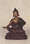 Чандракирти был представителем философской школы Мадхьямиков (санскр. "срединный путь"), Чандракирти возглавлял буддийский монастыр-университет Наланду. XVIII Бронза, литье, позолота, гравировка.