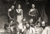 Лама Еше и лама Сопа Ринпоче с западными учениками в монастыре Копан, Катманду. Приблизительно 1971 г. Фото: Архив ламы Еше.