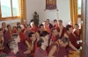 Западные монахи и монахини слушают учение ламы Еше в институте Ламы Цонкапы. Италия, 1983 г.  Фото: www.lamayeshe.com